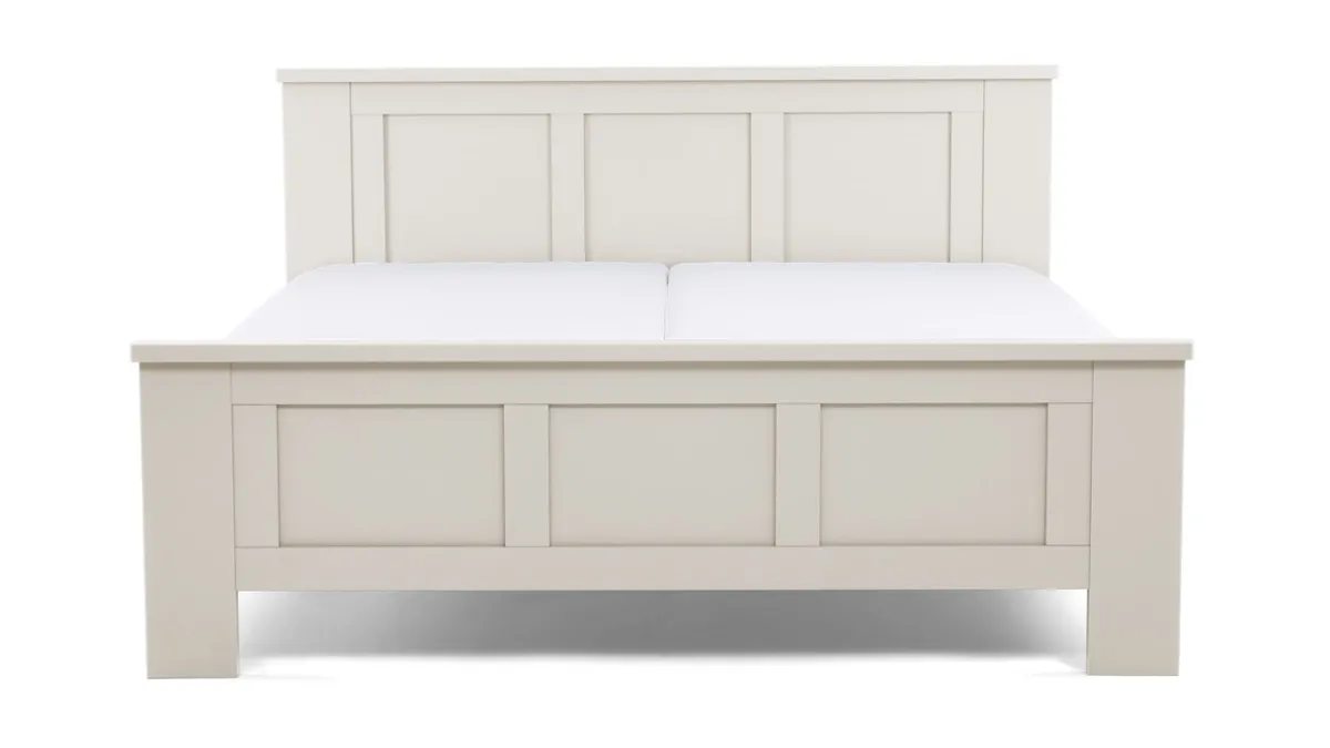 Hot B Bright Bed Chateau wit
