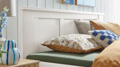 Hot B Bright Bed Chateau wit