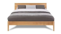 Best Karlsson Bed Sky met hoofdbord en poten hout eiken honing